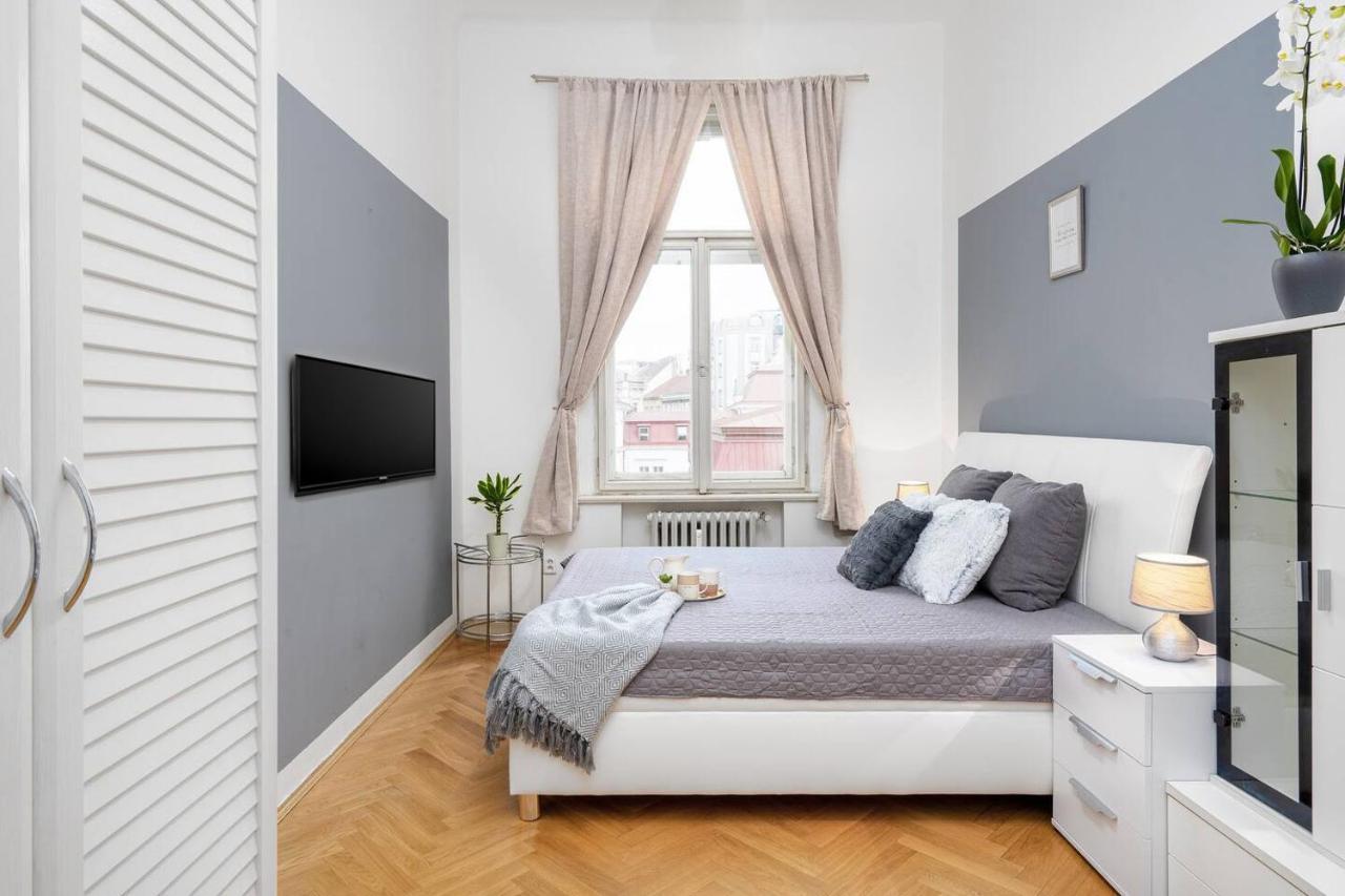 Luxury 3kk W/2kingbeds 65”tv,next Wenceslas Sq