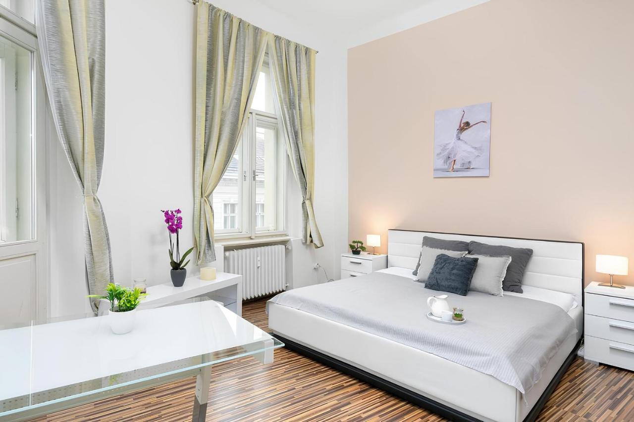 Apartment Luxury 3kk W/2kingbeds 65”tv,next Wenceslas Sq *