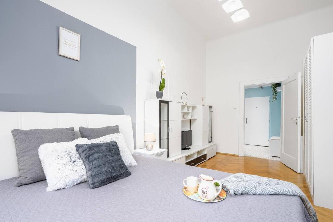 Apartment Luxury 3kk W/2kingbeds 65”tv,next Wenceslas Sq Prague