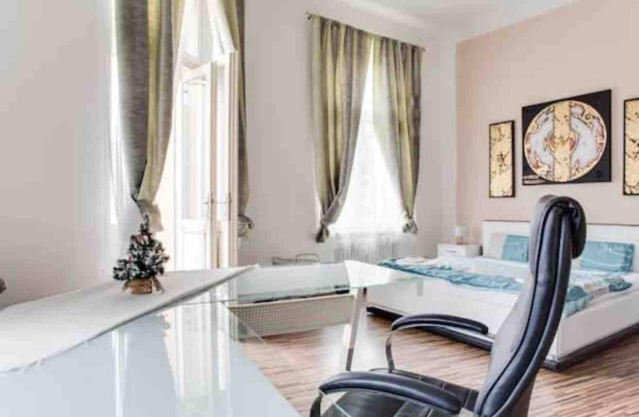 Luxury 3kk W/2kingbeds 65”tv,next Wenceslas Sq Apartment